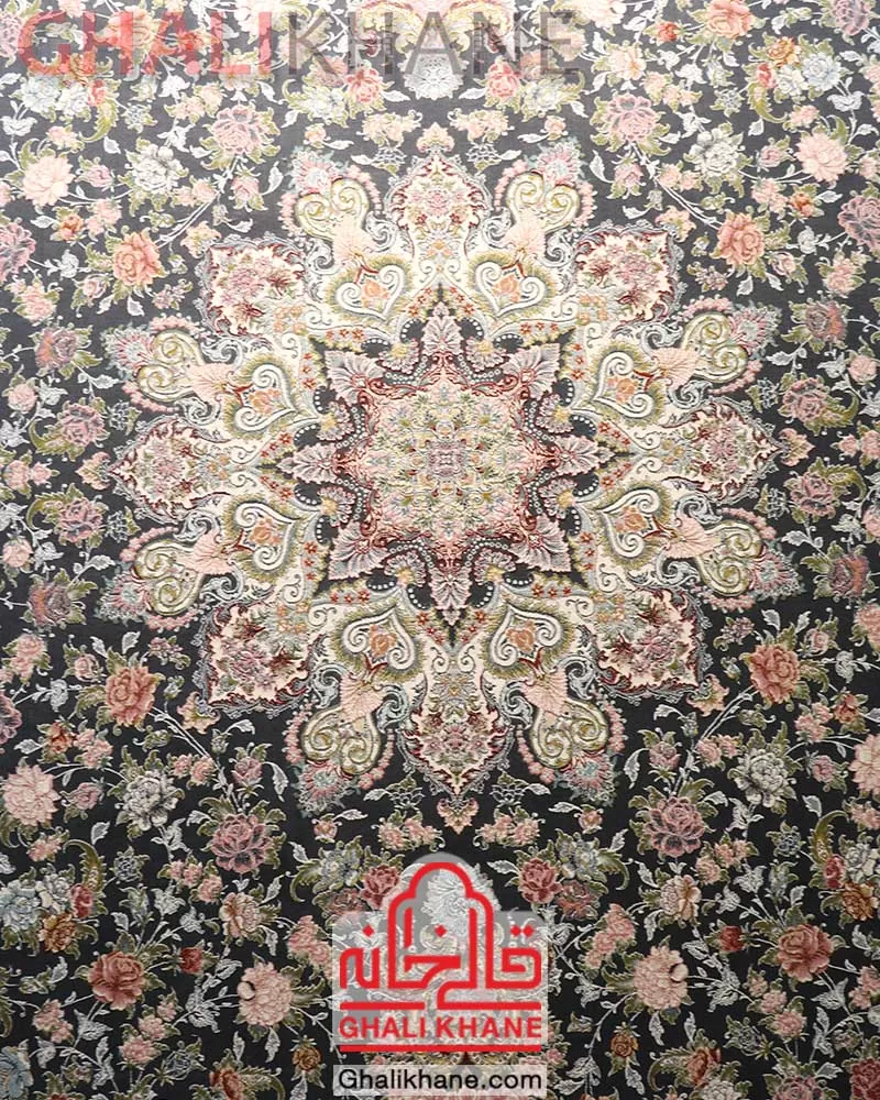 فرش ایده آل طرح گلسار دودی برجسته