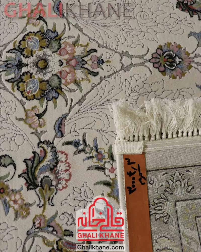 فرش زمرد مشهد طرح افشان کرم 700 شانه گل برجسته کد 30004