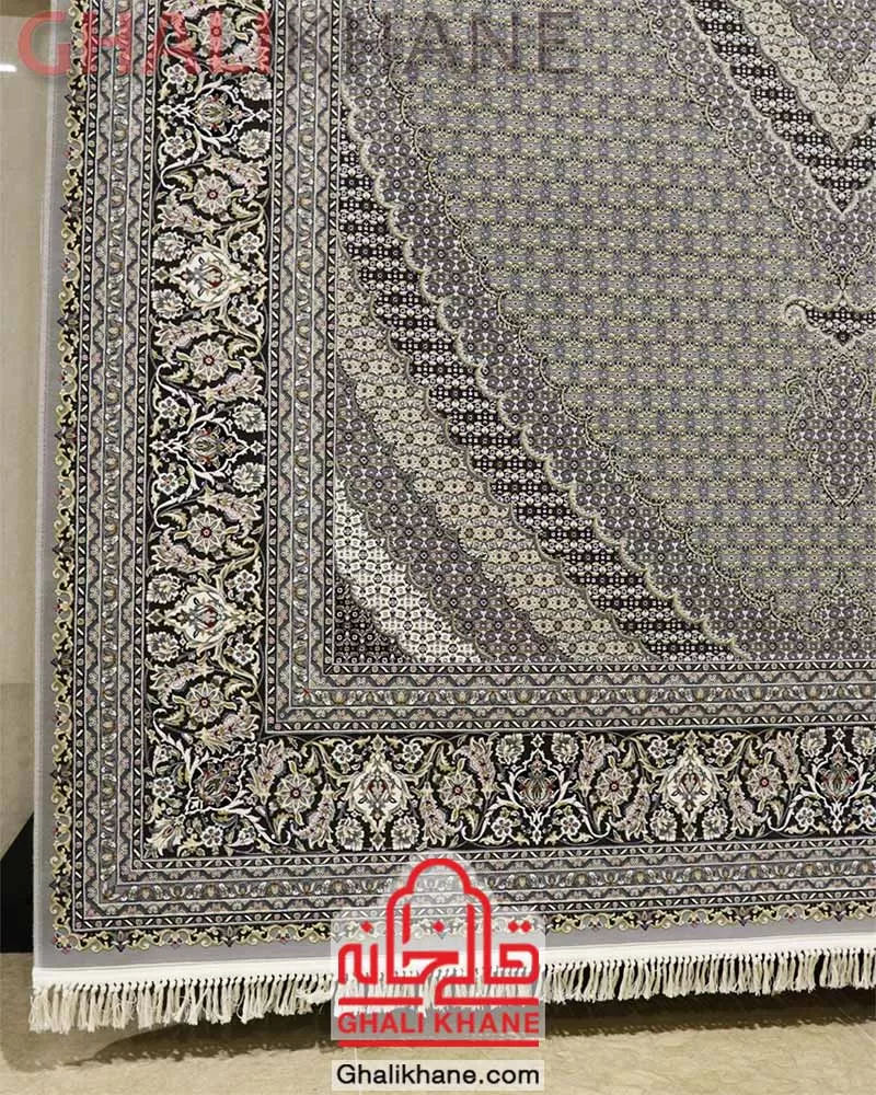 فرش زمرد مشهد 1200 شانه طرح ریز ماهی کد 23001 الماسی روشن