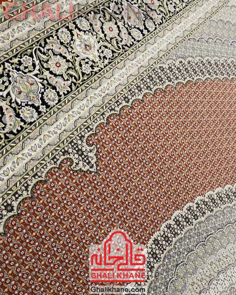 فرش زمرد مشهد 1200 شانه طرح ریز ماهی کد 23001 لاکی سرمه ای