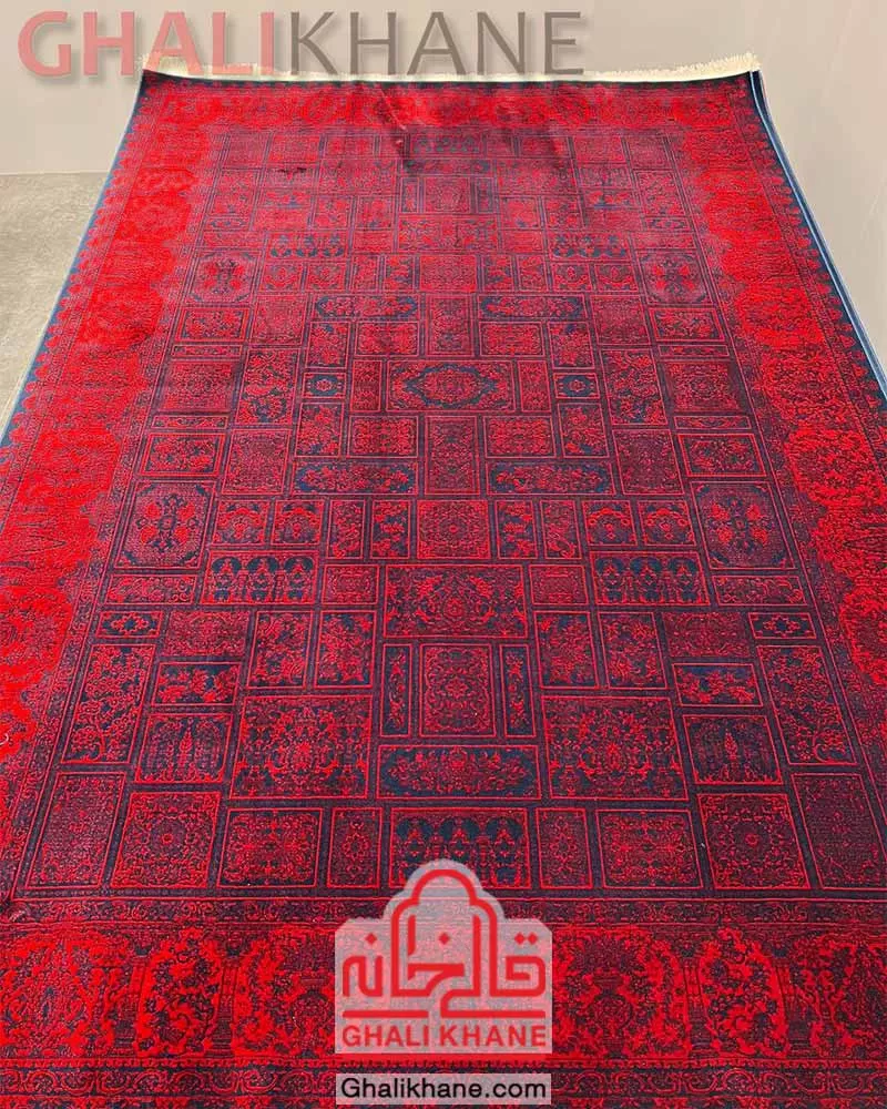 فرش تهران 1200 شانه طرح خشتی سرمه‌ای لاکی