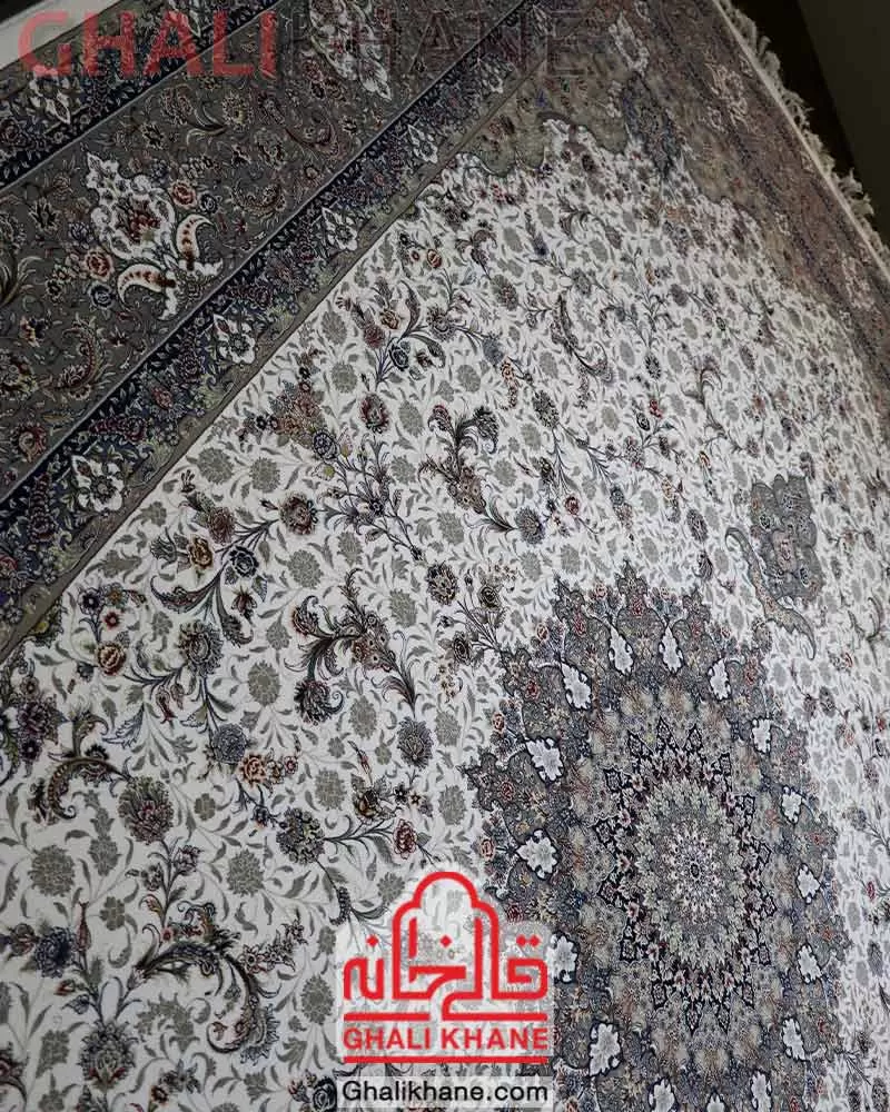 زمرد مشهد کد 57000 کرم با حاشیه الماسی