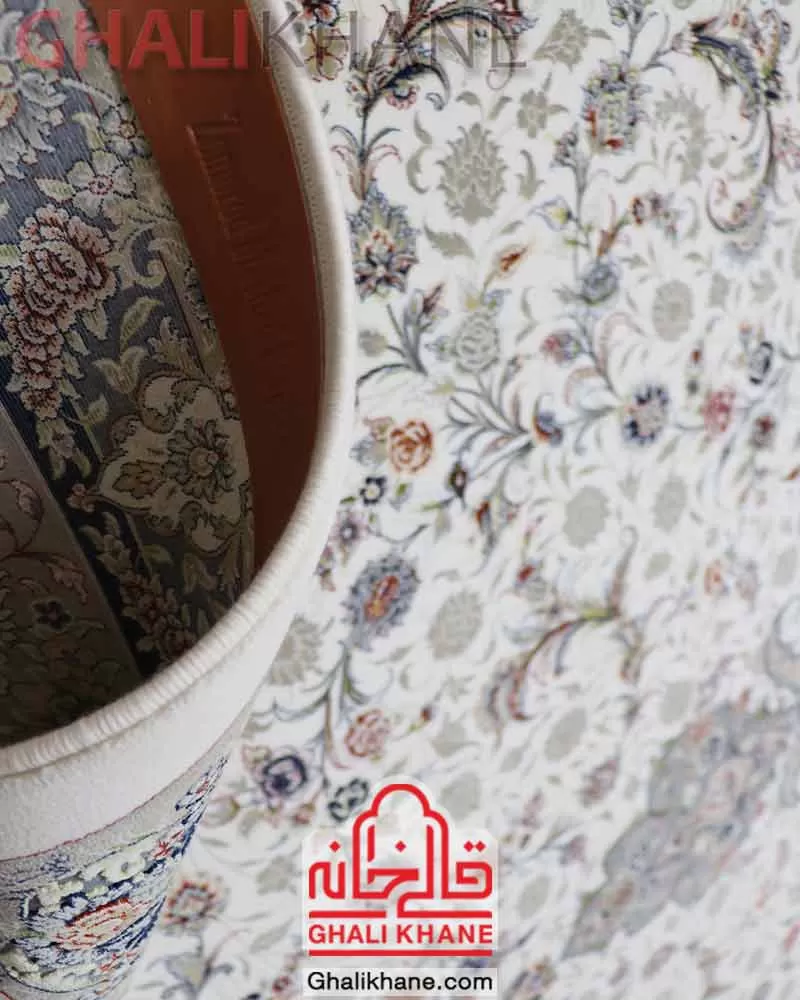 زمرد مشهد کد 57000 کرم با حاشیه الماسی