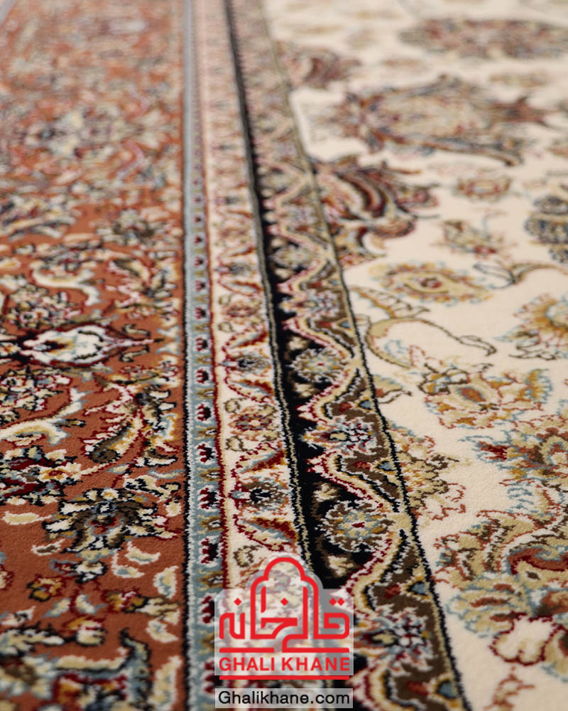 فرش زمرد مشهد 700 شانه کد 25010 کرم حاشیه پیازی