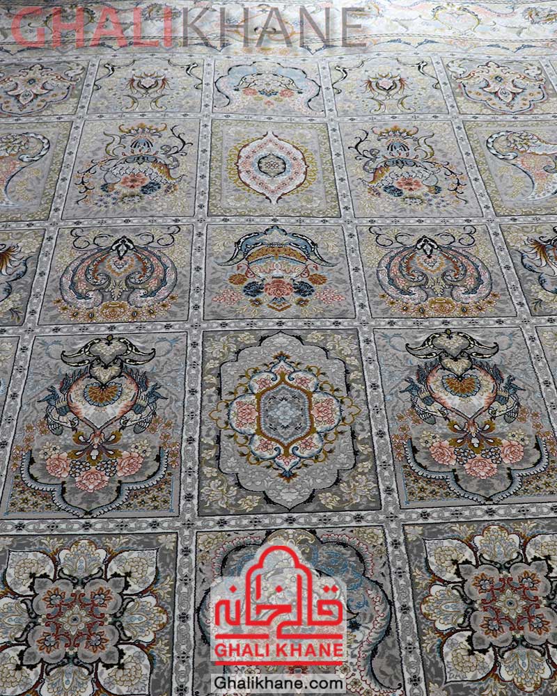 فرش مشهد کد 802188 نقره ای خشتی